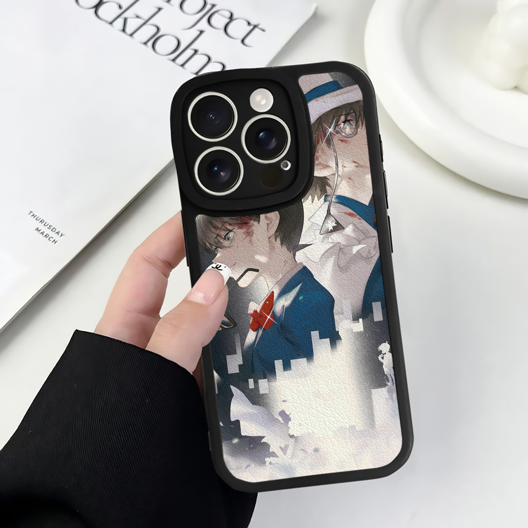 （画像用） 名探偵コナン Detective Conan 【iPhone 16シリーズ対応】シリコンスマホケース（レザー調） 材質：シリコン